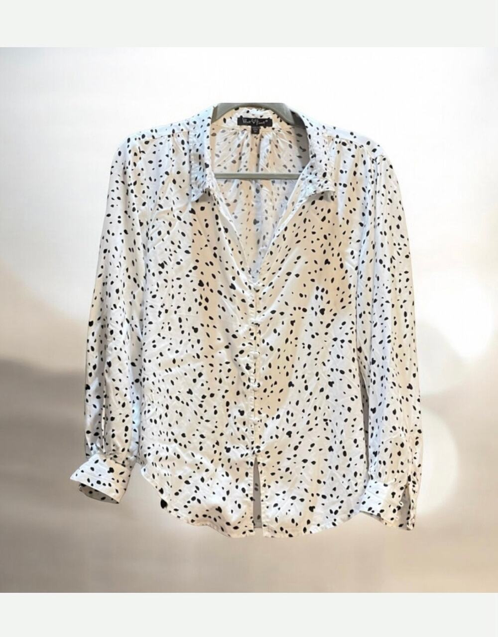 Velvet Heart White Button Down Shirt Relaxed Fit Blouse Size Medium :)